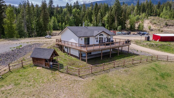 Property Photo: 2086 Yankee Flats Road BC V1E 3J3