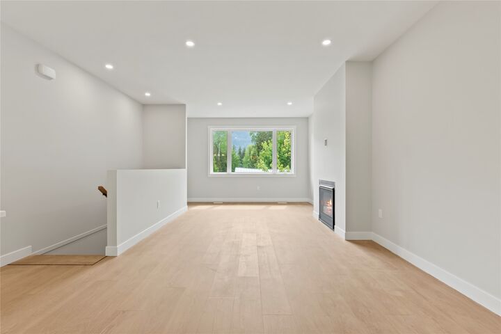Property Photo: 166 2nd Avenue BC V1E 3J4
