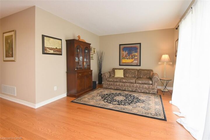 Property Photo:  320 Hamilton Drive 4  ON L9G 4W6 