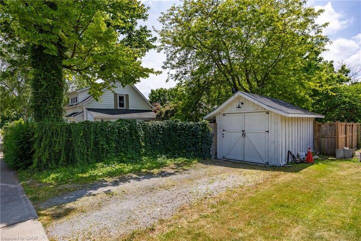 Property Photo: 5 Hawthorne Avenue ON N3Y 2L6