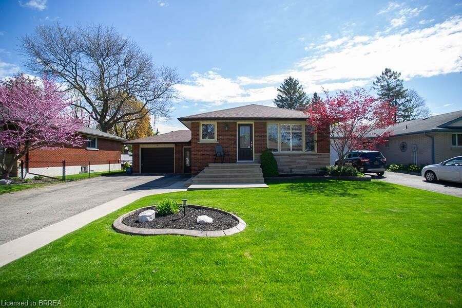 Property Photo:  59 Wiltshire Drive  ON N3R 5B1 