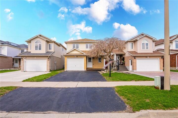Property Photo:  30 Bridlewreath Street  ON N2E 3V5 