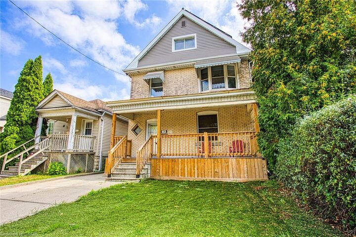 Property Photo:  134 Rosslyn Avenue N  ON L8L 7P6 