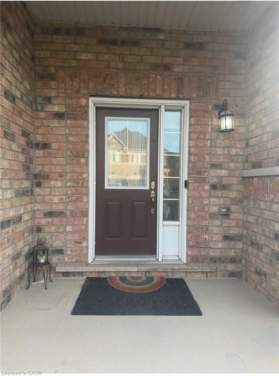 Property Photo:  90 Tundra Street Main &Amp 2nd  ON L7C 4B1 