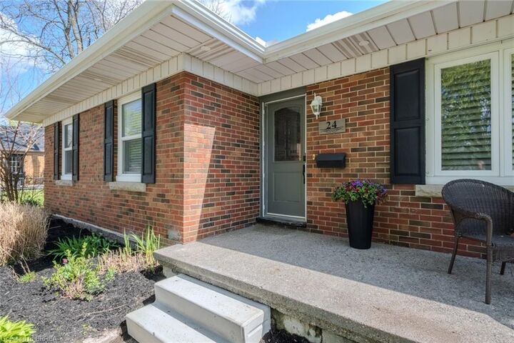 Property Photo:  24 Franklin Street  ON N3R 1S8 