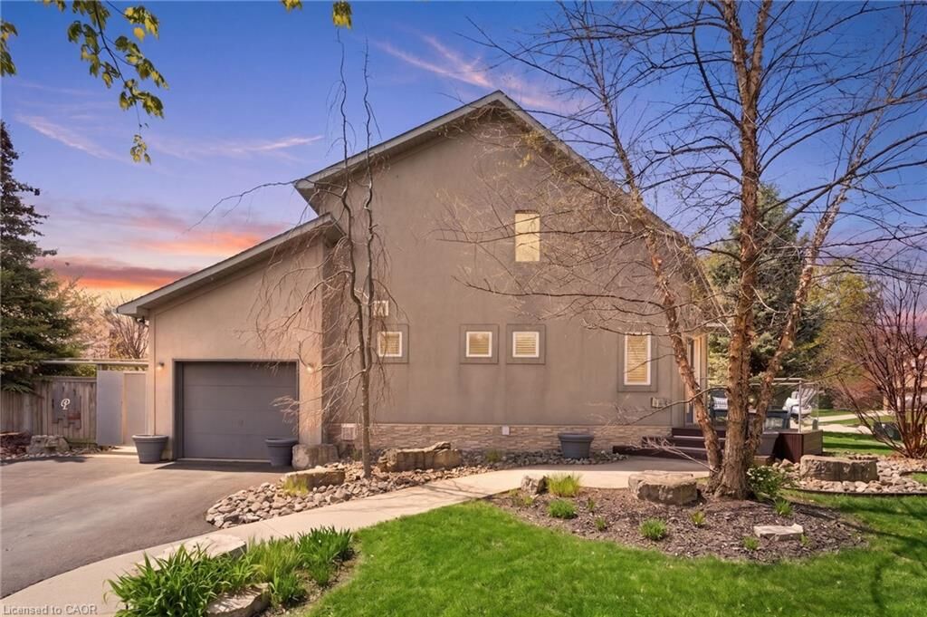 Property Photo:  10 Rockhaven Lane  ON L8B 0H7 