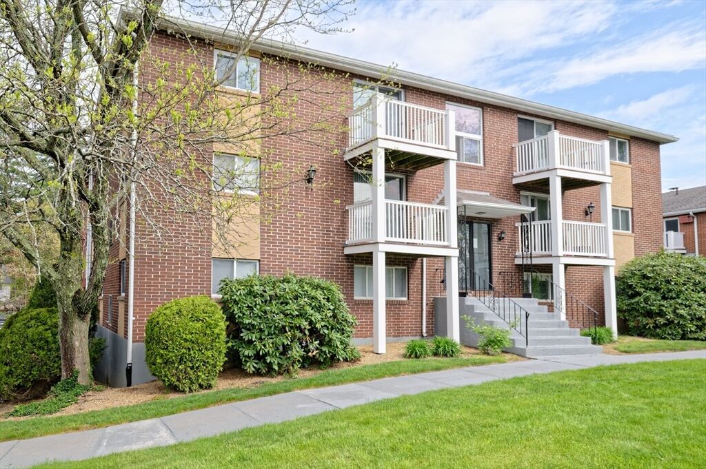 Property Photo:  608 Boston Post Rd E 21  MA 01752 