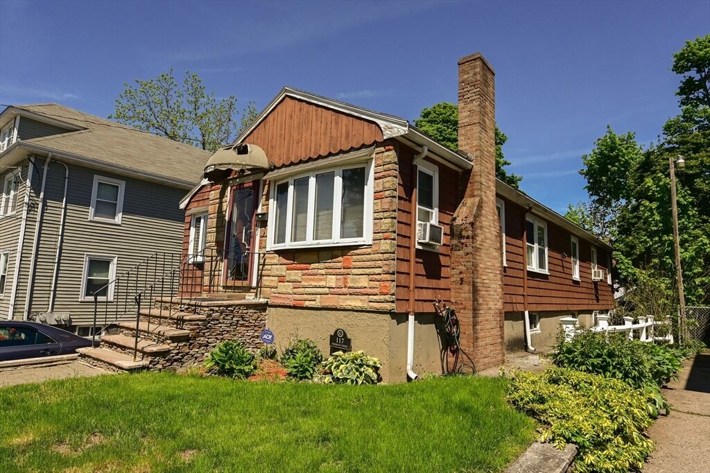 Property Photo:  117 Fairmount St  MA 02124 