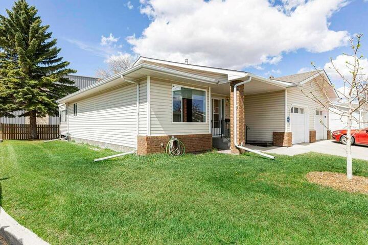 Property Photo: 2816 Botterill Crescent 61 AB T4R 2H7