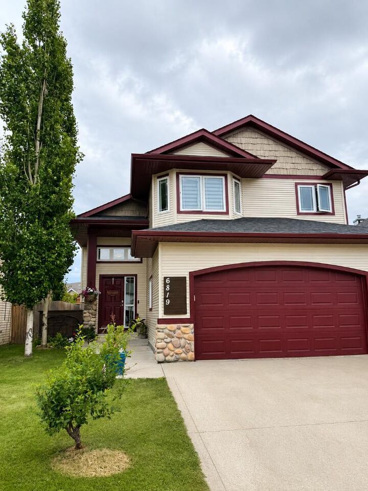 Property Photo:  6819 59 Street Close  AB T4T 1V9 