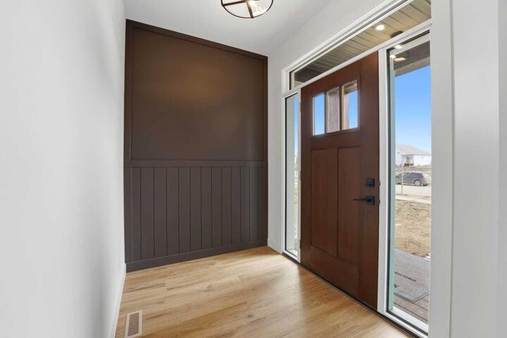Property Photo:  8 Tipping Avenue  AB T4P 0Y9 