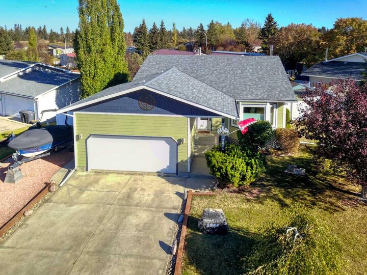 Property Photo:  2006 25 Avenue  AB T0M 0K0 