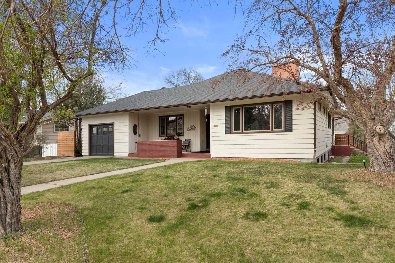 Property Photo:  302 Prospect Drive SW  AB T1A 4B7 