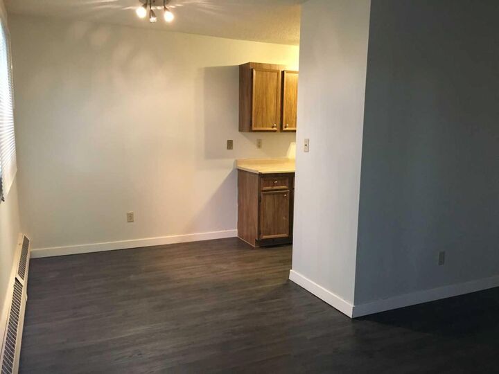 Property Photo:  27 Bennett Street 302  AB T4R 1V3 
