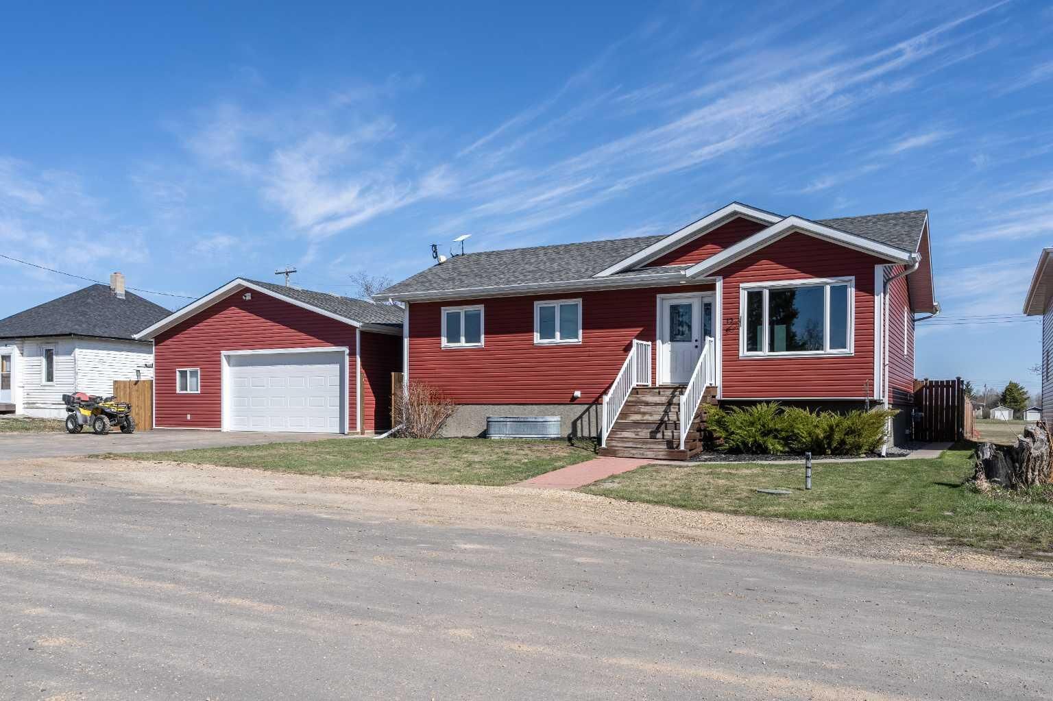 Property Photo:  12 1 Avenue SE  AB T0B 3Z0 
