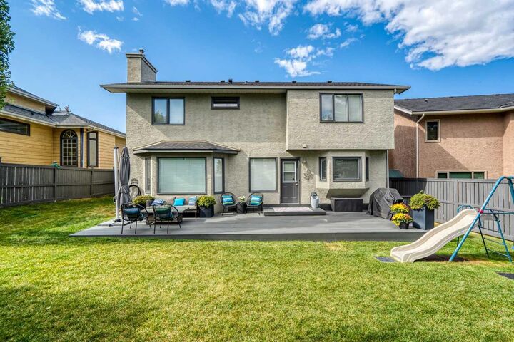 Property Photo:  5945 Signal Ridge Heights SW  AB T3H 2K1 