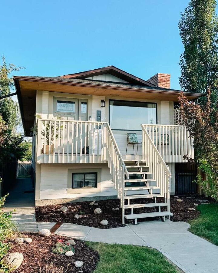Property Photo:  7925 47 Avenue NW  AB T3B 1Z2 