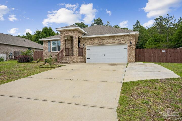 Property Photo:  4656 Red Oak Dr  FL 32583 