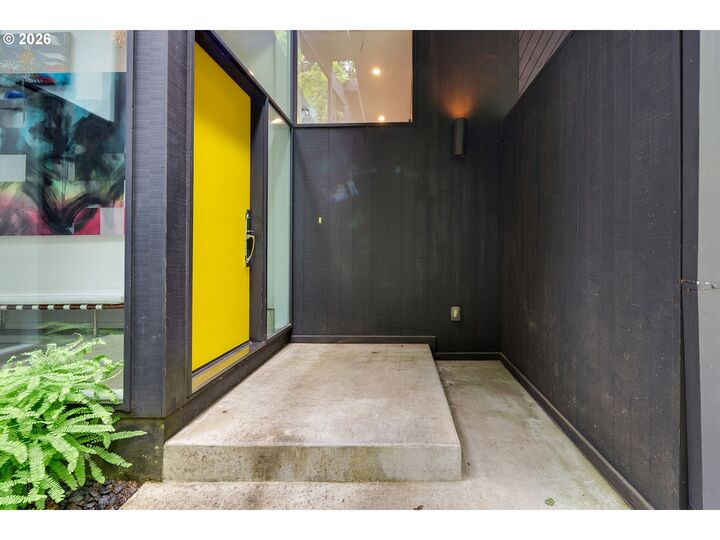 Property Photo:  5330 SW Westdale Dr  OR 97035 