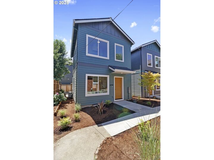 Property Photo:  6914 N Swift St  OR 97203 