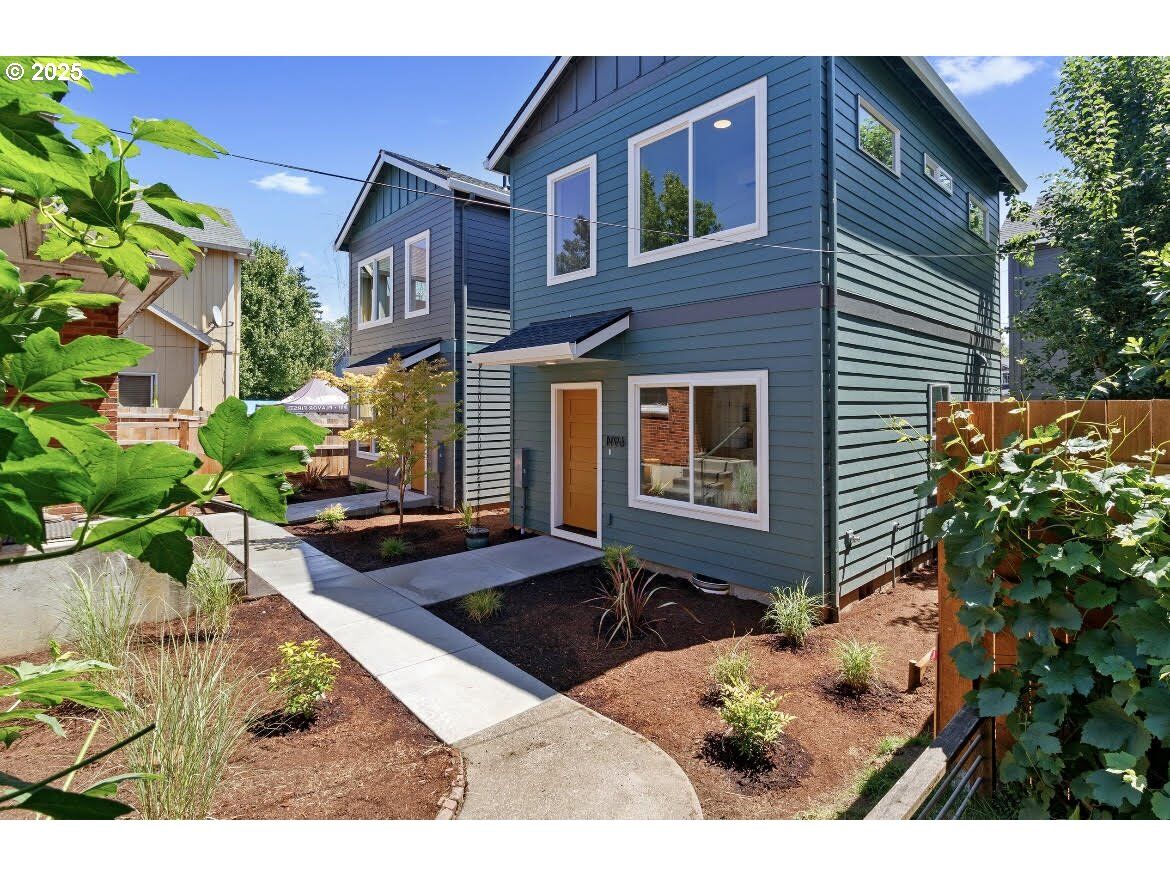 Property Photo: 6916 N Swift St OR 97203