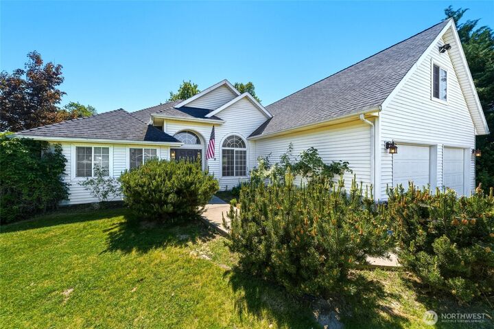 Property Photo:  1388  Crystal Court  WA 99362 
