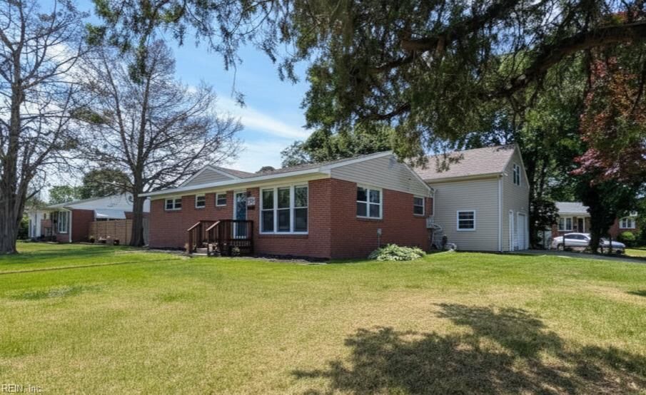 Property Photo: 8069 Lynnbrook Dr VA 23518