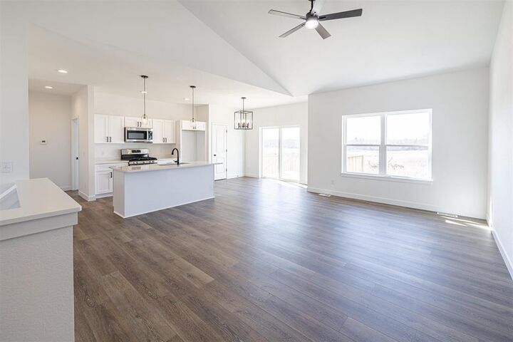 Property Photo:  411 Ridge Court  WI 53576 