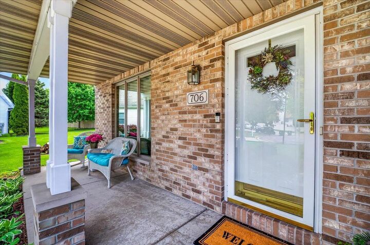 Property Photo: 706 Summerton Court WI 53590