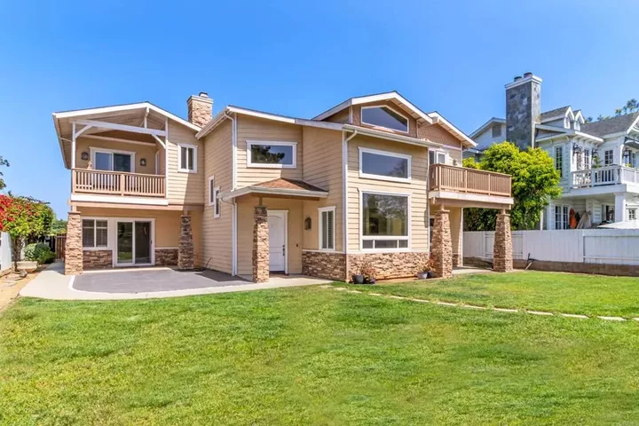 Property Photo: 1546 Oak Ave CA 92008