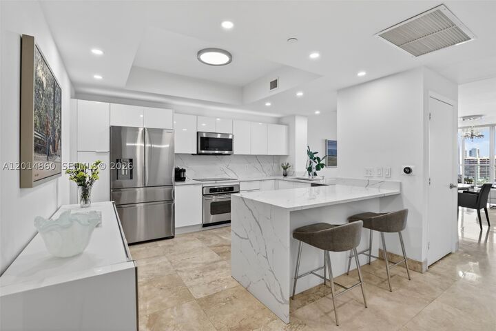Property Photo: 3330 NE 190th St 1817 FL 33180