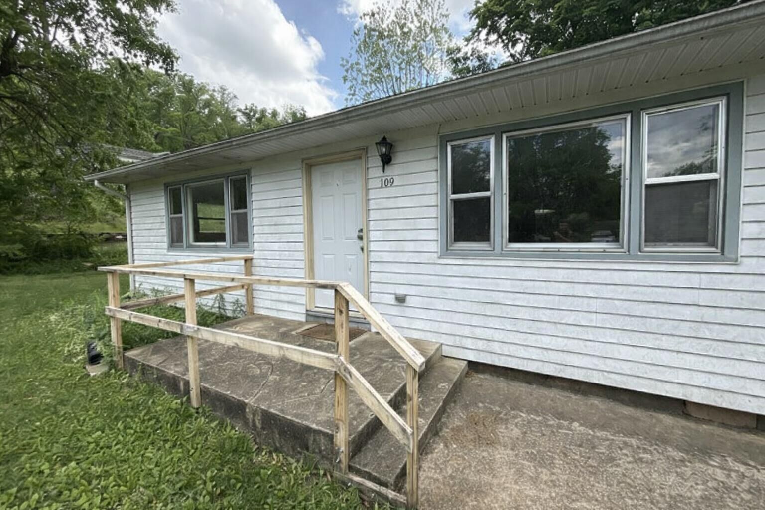 Property Photo:  109 College Street  MO 63965 
