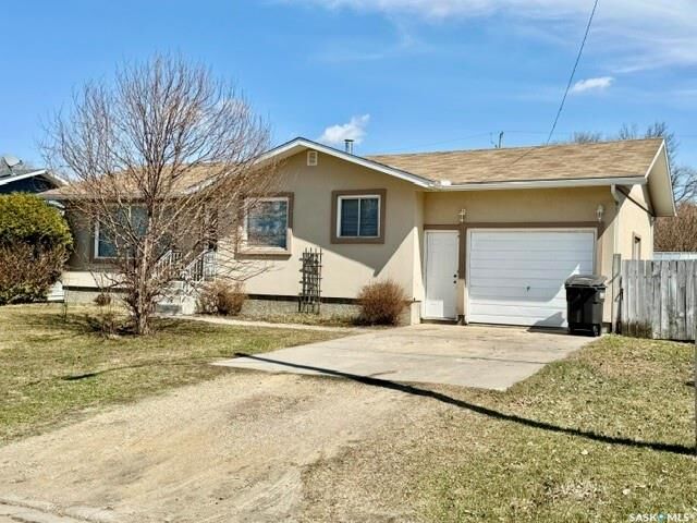Photo de la propriété:  208 2nd Street NE  SK S0K 4V0 