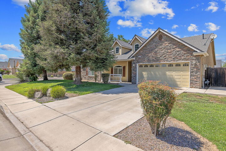 Property Photo:  5048 W Wren Avenue  CA 93291 