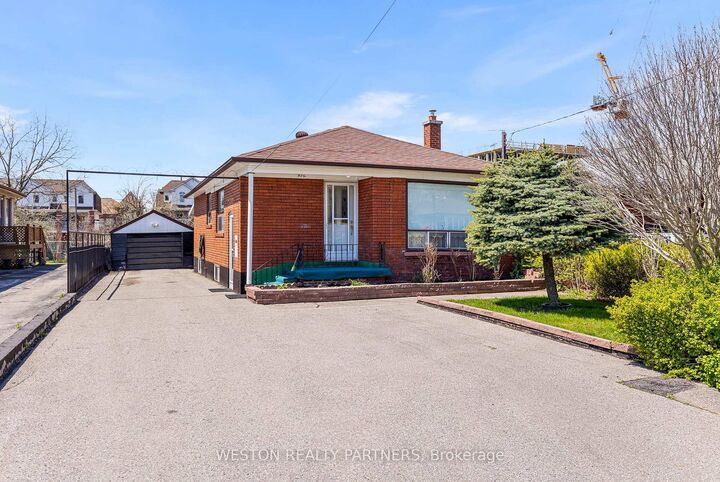 Property Photo: 102 Cleta Drive ON M1K 3G7