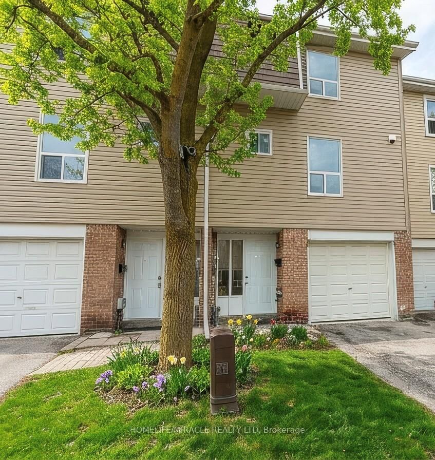 Property Photo: 40 Ellis Drive ON L6T 4C4
