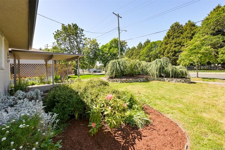 Property Photo:  2765 Fernwood Rd  BC V8T 3A3 