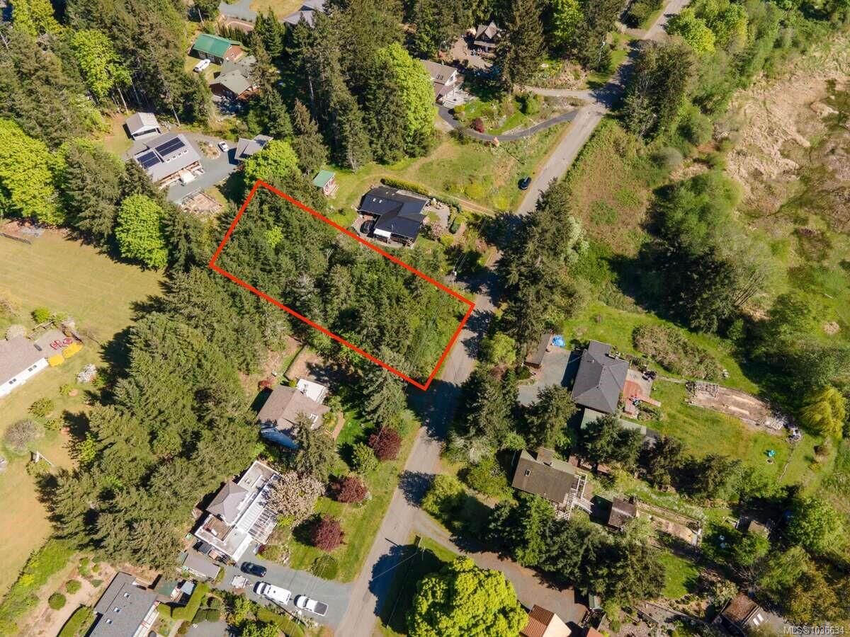 Property Photo:  9 Tozer Rd  BC V0R 1W0 