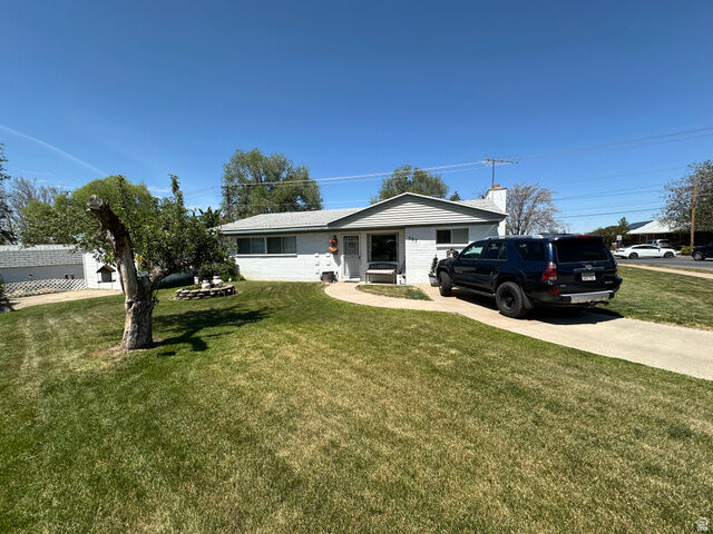 Property Photo:  367 Hawthorne Dr  UT 84041 