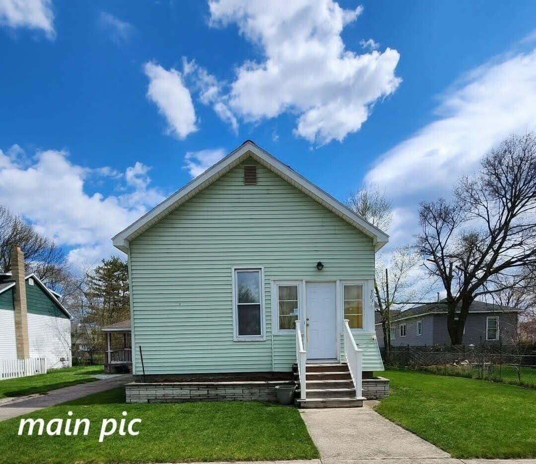 Property Photo:  303 McKinley Avenue  MI 49707 