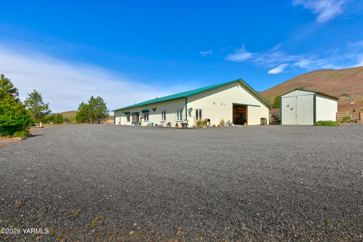 Property Photo: 999 Elk Ridge Ln WA 98942