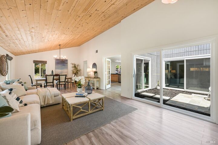 Property Photo:  1821 Sherwood Court  CA 95405 