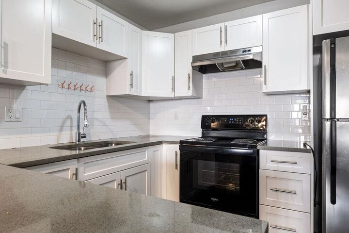Property Photo:  1209 Howie Avenue 204  BC V3J 1T9 