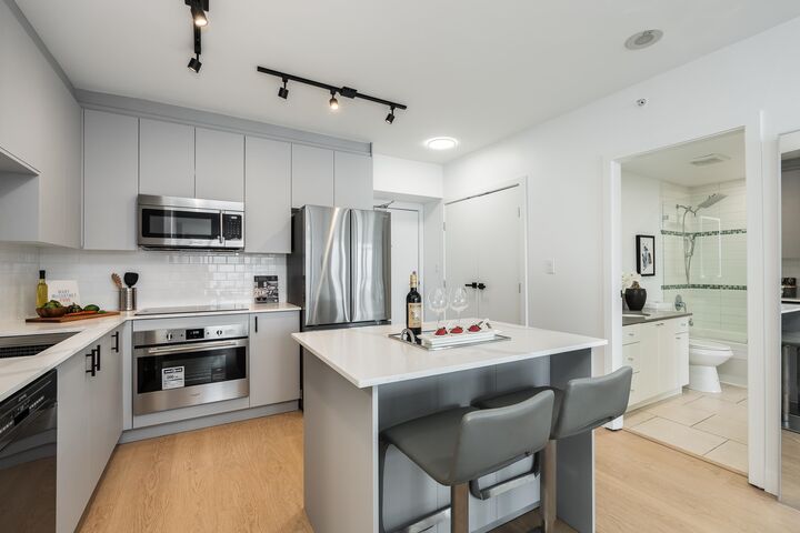 Property Photo:  1188 W Pender Street 2802  BC V6E 0A2 