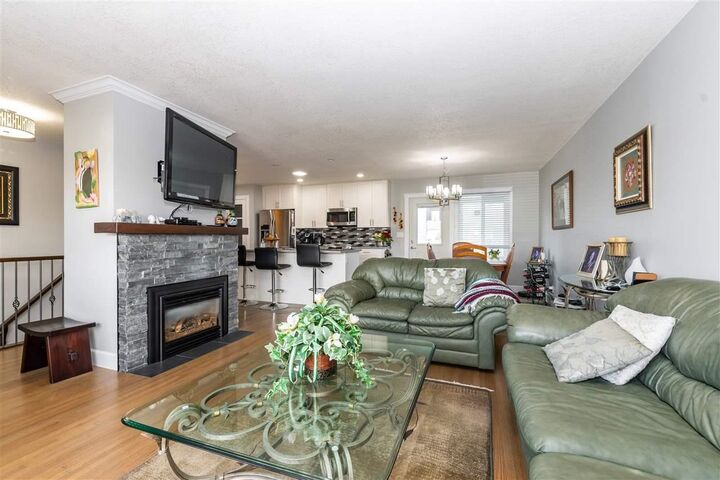 7407 Crestwood Drive — photo 1