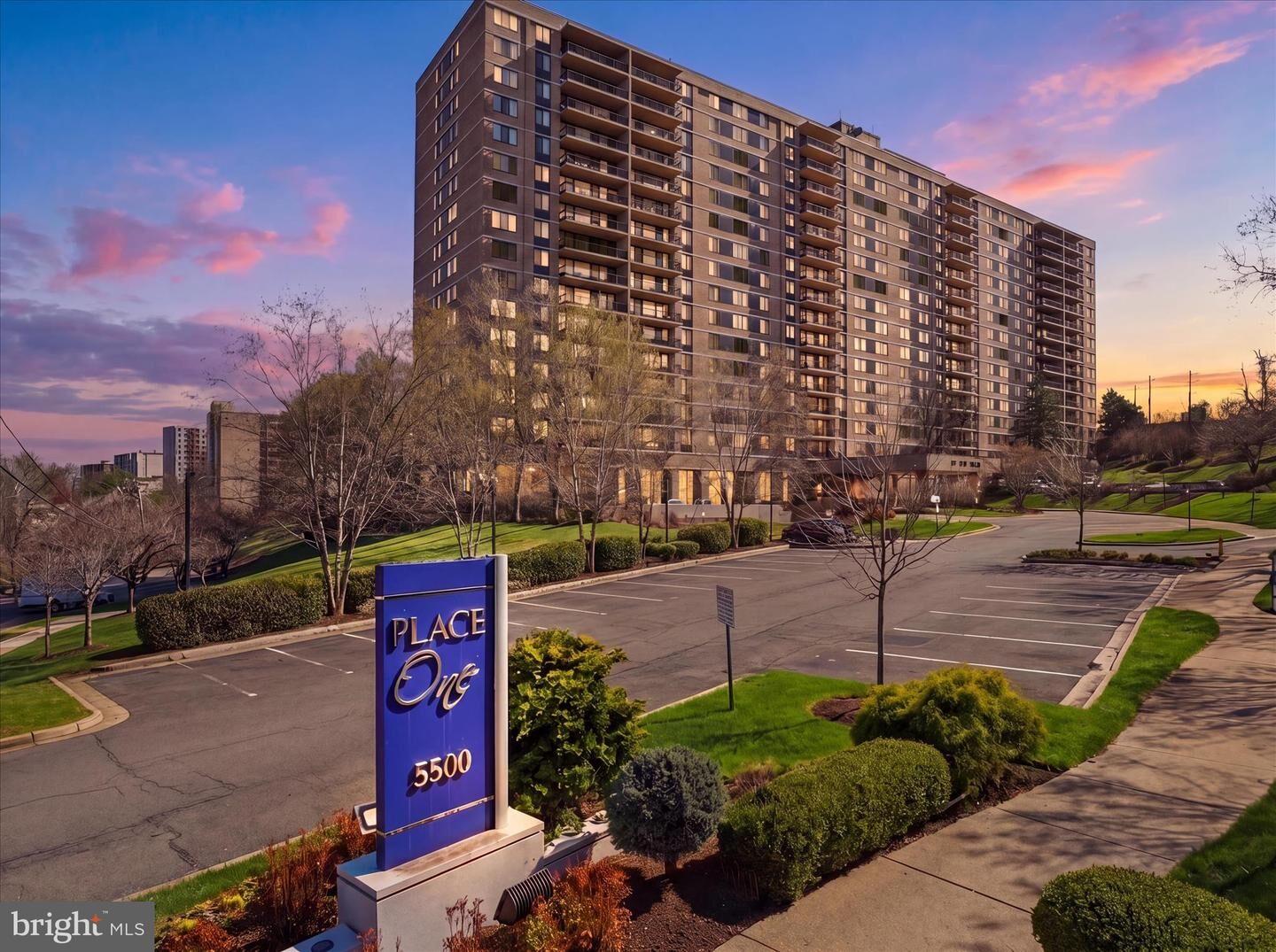 Property Photo:  5500 Holmes Run Parkway 1405  VA 22304 