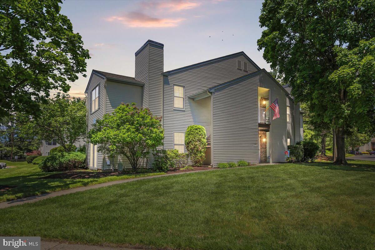 Property Photo:  9 Village Court  NJ 08054 