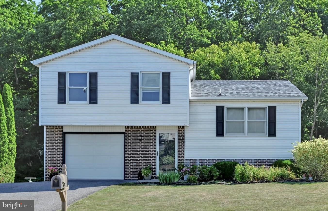 Property Photo:  261 Ridgewood Drive  PA 17061 