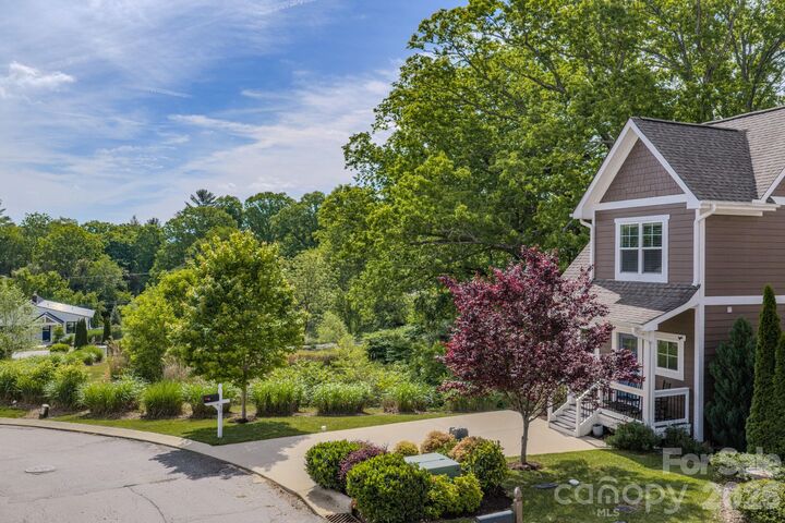 Property Photo:  15 Tudor Way  NC 28711 