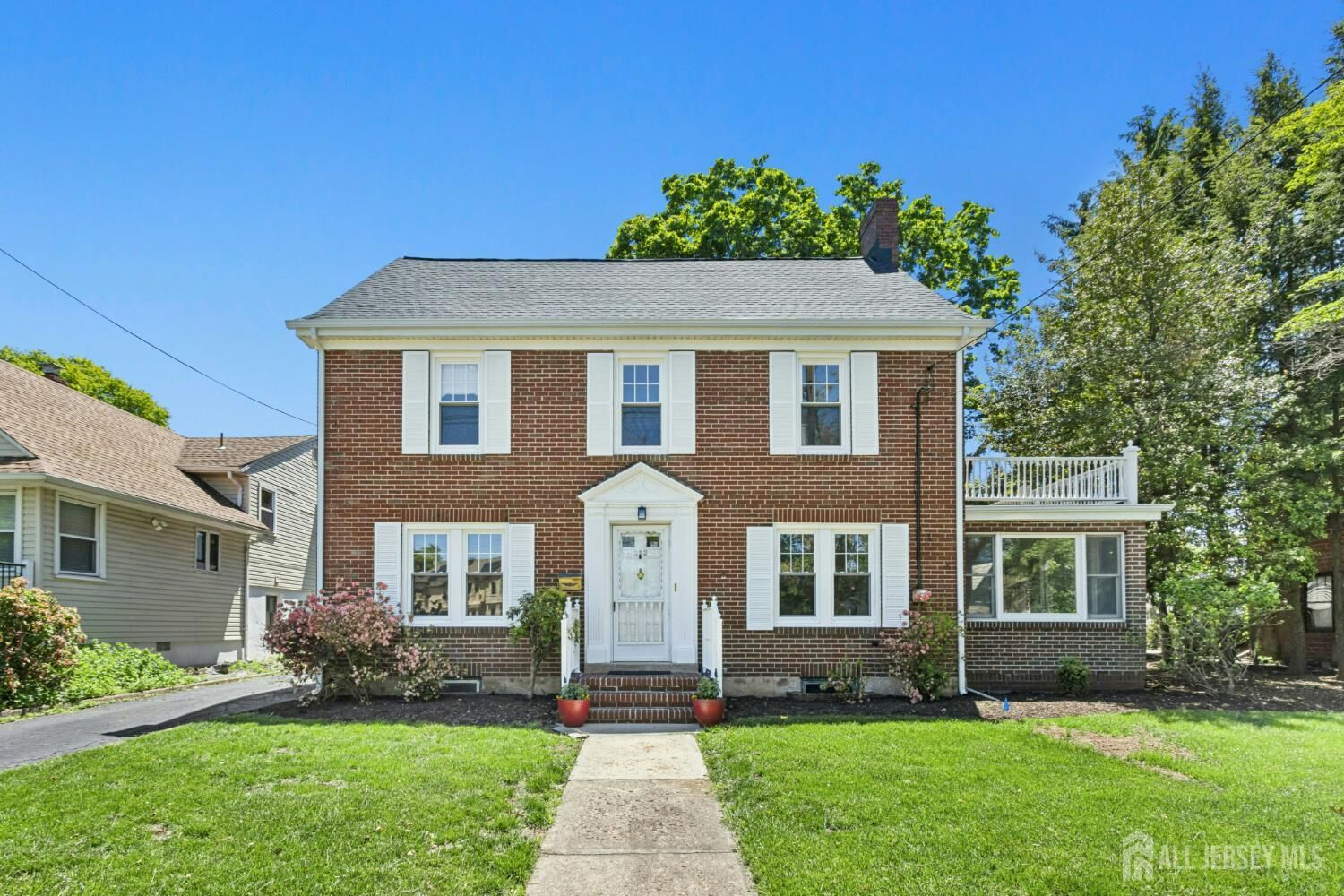 Property Photo:  212 Central Avenue  NJ 08817 